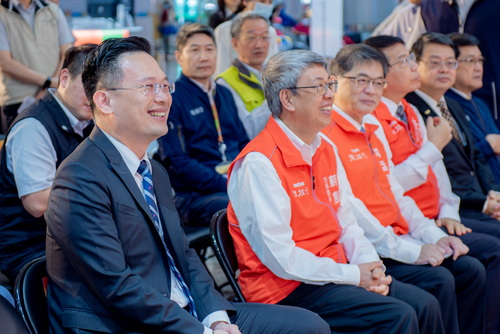 蘇副市長向陳建仁院長爭取添購機捷列車 盼提供旅客更好的大眾運輸服務