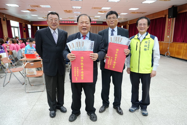 澎湖縣端午節敬老平安禮金今日起發放　陳光復親赴現場關心作業進度
