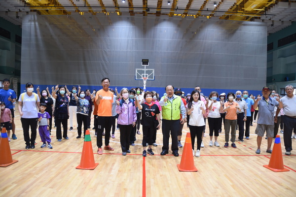 三代同堂運動趣 陳光復與大小朋友動起來促進健康