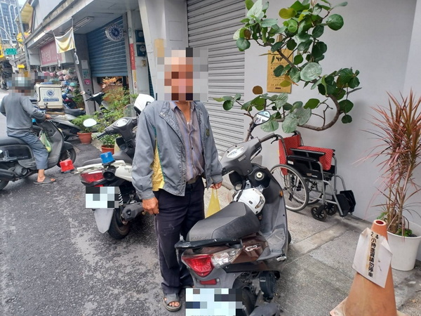 翁粗心忘記車位 警細心搜尋助車主返家