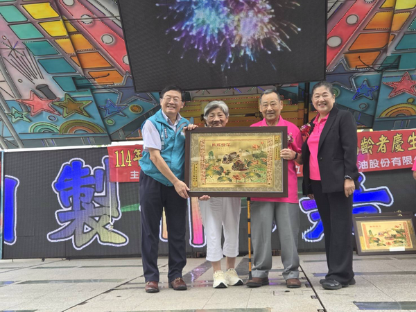 民雄鄉長青會舉辦重陽節慶祝活動 表揚金婚鑽石婚長者 傳遞溫馨敬老情
