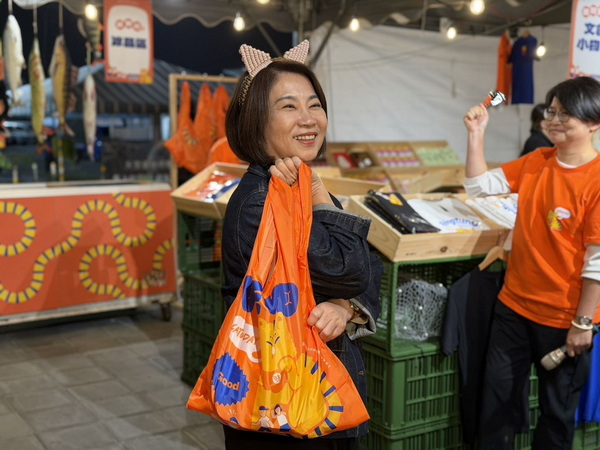 周春米分送貓掌湯圓 屏東NEKO MARKET市集暖呼呼開幕