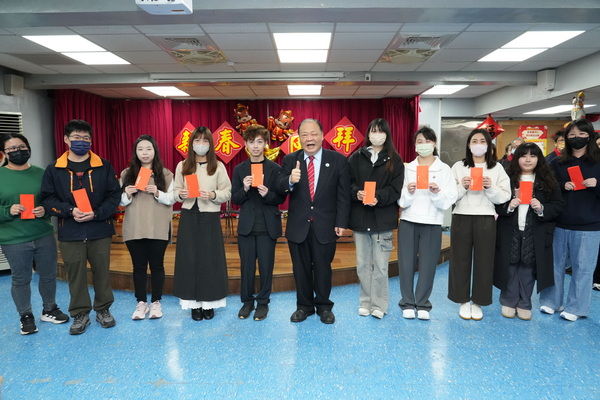 澎縣府2026「赤馬揚蹄賀新春、漁火齊明照豐年」新春團拜 陳光復向同仁賀歲...