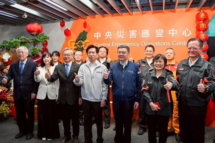 春節連假首日慰勉消防署值勤同仁 卓揆：全力提升救災裝備、人力及福利 感...