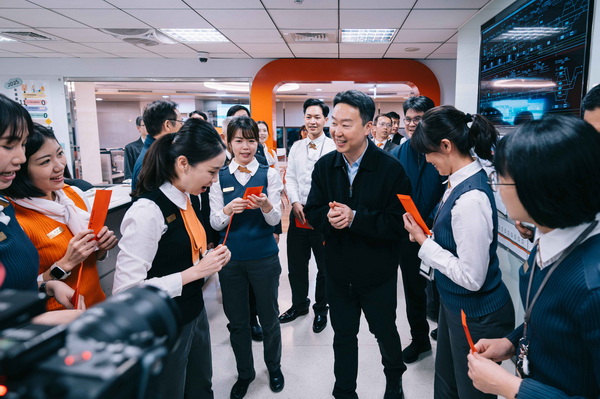 交通部陳世凱部長視察高鐵臺中站及臺北轉運站疏運整備情形