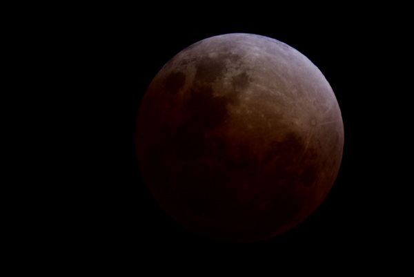 全台唯一直擊!屏東「月全食SOLO之夜」 五地連線撥雲見月 驚艷全台