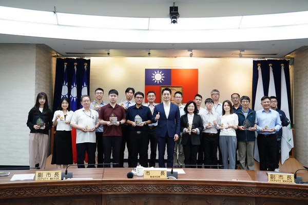 從拒絕不當餽贈到替市民省千萬 蔣市長表揚20名廉能楷模