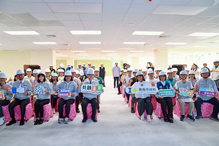 視察嘉義市西區全民運動館 卓揆盼今年9月9日營運 培養更多運動愛好者