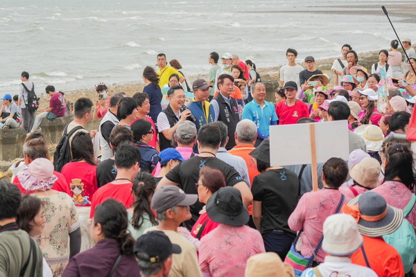 全台唯一石滬媽祖在桃園　蘇俊賓率眾人挑福擔傳承百年望海祭儀
