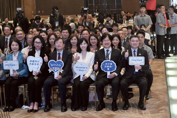 出席五四牙醫師節慶祝活動 卓揆：持續透過「預算增長」、「總額健保提升」及「強化預防與平權」 挹注牙醫