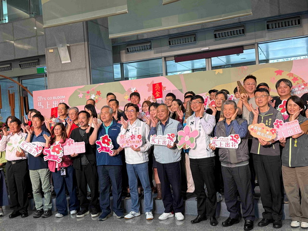 萬金杜鵑攝影展開展 劉和然頒獎力挺在地美學