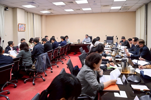主持「因應中東衝突民生安定專案會議」 卓揆：掌握情勢與航運安全 持續穩...