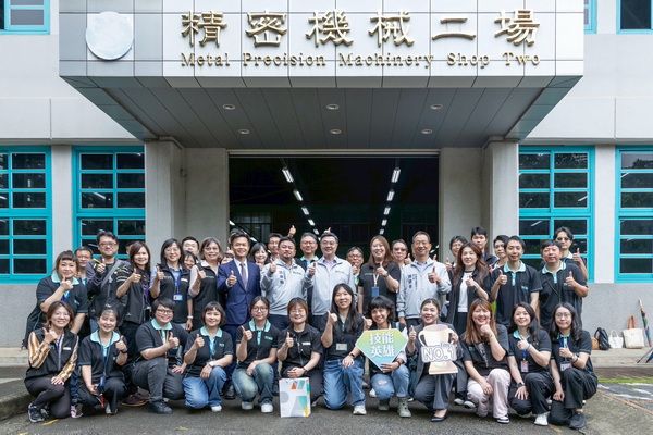 卓揆訪視國際技能競賽國手及團隊培訓情形 鼓勵選手走向國際 讓世界看見臺灣技能實力