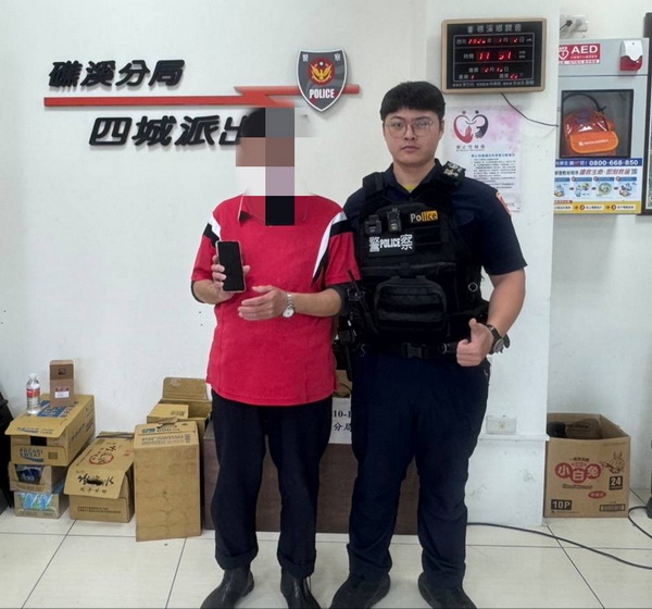 智慧型手機不慎遺失，礁警積極尋回物歸原主
