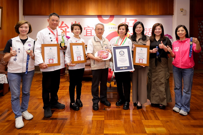 國際果凍藝術發展協會及宜蘭縣民劉建成榮獲2026世界烘焙暨甜品藝術大賽,成績優異林茂盛代理縣長接見表