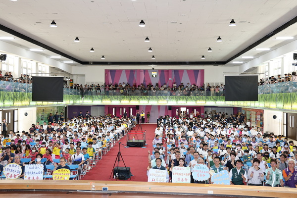 黃偉哲感謝民間善力挹注教育資源 台灣武廟志工協會頒發獎助學金助學子安...