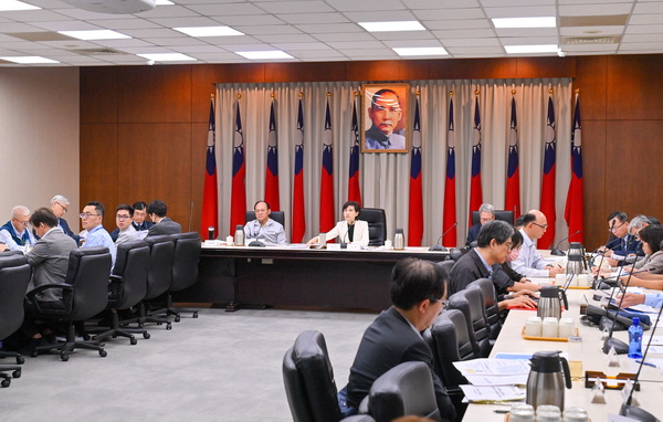鄭副院長：政府持續優化測試場域、精進檢驗流程、完善採購制度 建構無人載具安全可信賴非紅供應鏈