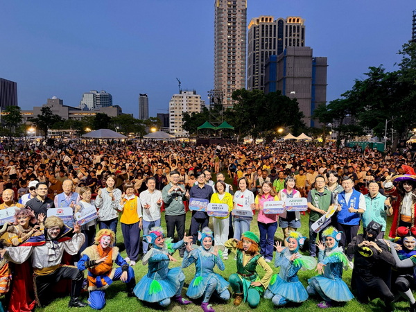 陳其邁為高雄龍舟錦標賽揭開序幕 歷屆最多192支國內外隊伍角逐120萬元獎金