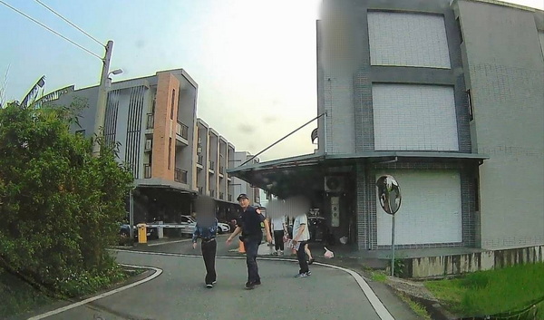 礁警協助失智老翁安全返家，深獲當事人感激