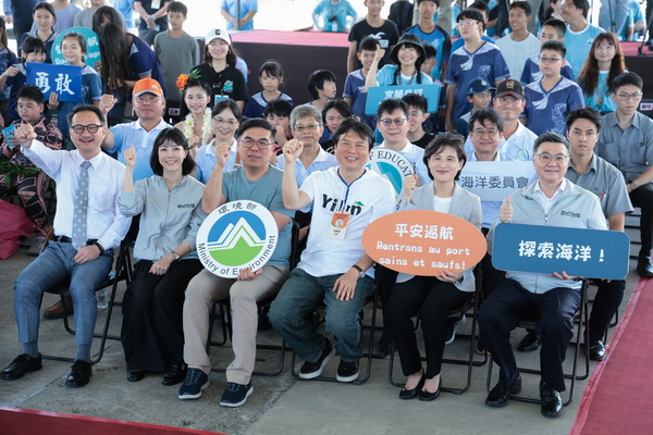夢想不設限!卓揆及鄭副院長親送岳明中小學小帆手啟航 挑戰1,500公里航向沖繩
