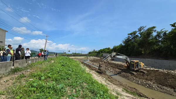 巴威颱風逼近 周春米巡視屏東防颱整備 要求加速清淤、維持排水通暢 全力守...