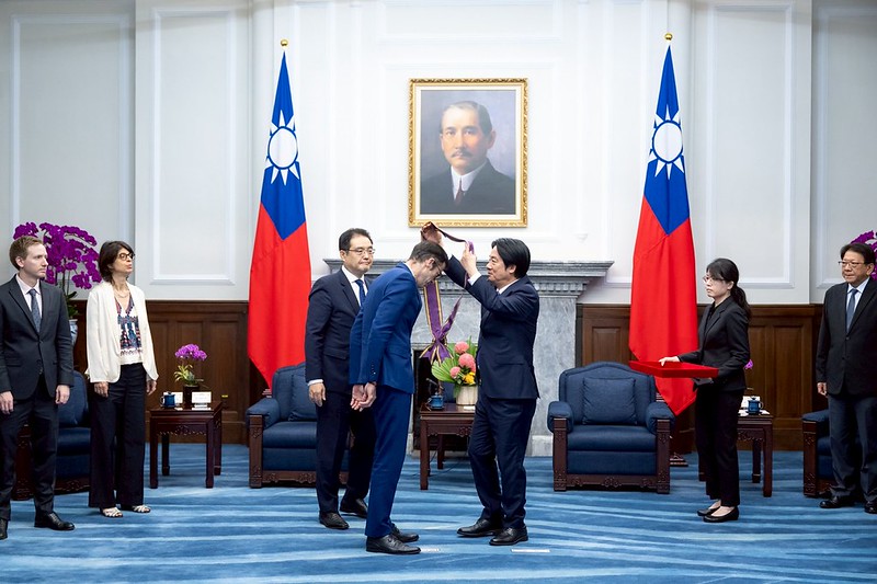 總統贈勳表彰法國在台協會主任龍燁卓越貢獻　盼持續深化臺法合作　共創更豐碩成果