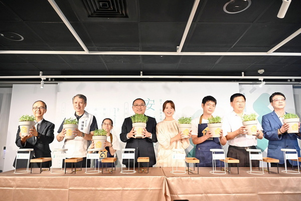 新北庇護禮「安好植光」亮相 侯友宜：共同陪伴庇護員工成長茁壯