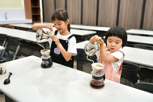 暑假親子遊嘉義水上　太空、糖果、咖啡到採果一次玩
