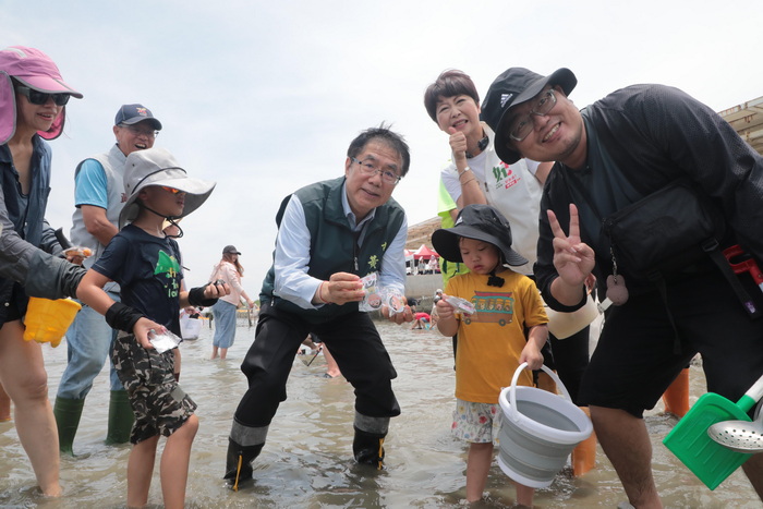 2026台南七股海鮮節熱鬧登場 黃偉哲邀親子挖文蛤、嚐鮮味暢遊濱海
