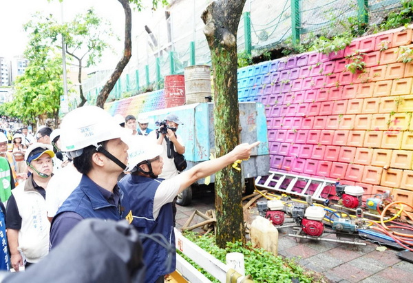 視察內湖區成功路四段邊坡整治工程 蔣萬安:儘速完成整治工程確保市民安全