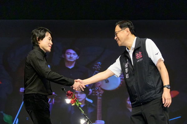 玫瑰墓樂團化急診室真實故事為音符 張市長:用音樂唱響生命樂章