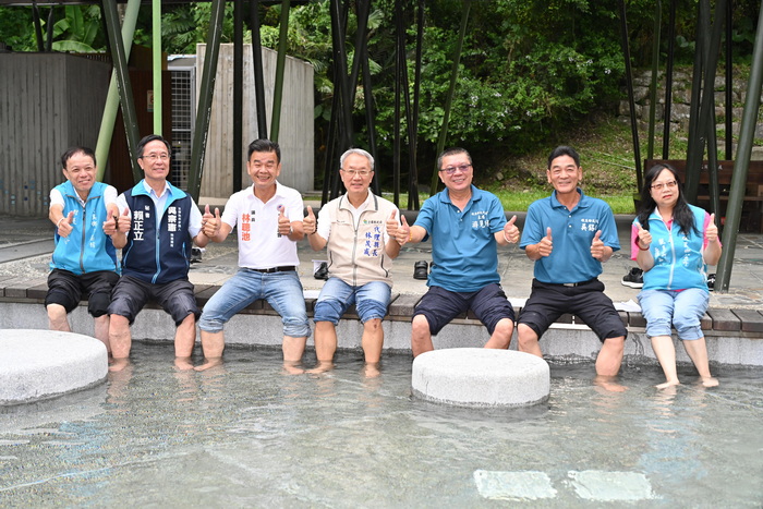 五峰旗風景特定區溫泉泡腳池啟用五峰旗遊憩品質提升工程 打造「瀑布、山林、溫泉」遊憩新體驗