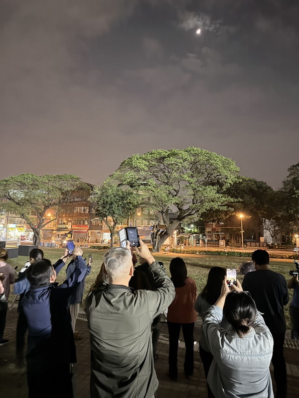 阿里港之月9月19日浪漫登場 邀親子相約里港河濱公園　透過望遠鏡一探月球...