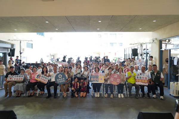 東港社福館開幕啟用 縣長周春米：東港新都心拼上溫暖拼圖