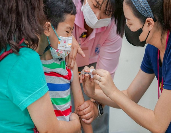 屏縣家長有福了！33鄉鎮市衛生所同步提供夜間接種服務　守護幼兒健康更貼...