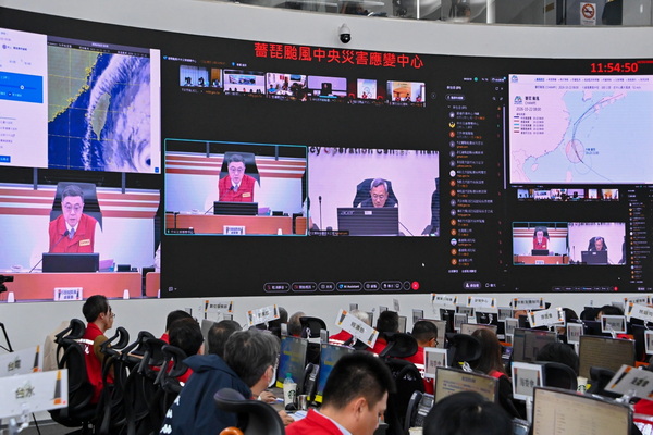 視導薔琵颱風中央災害應變中心 卓揆：中央地方攜手防災 全力確保民眾安全