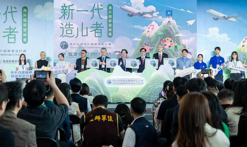 出席青年百億海外圓夢基金計畫高雄成果展　總統盼青年將世界的解方帶回臺灣　推動臺灣往前邁進